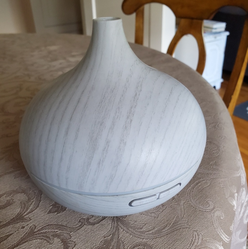 Essential Oil Diffuser - Picture 2 of 6